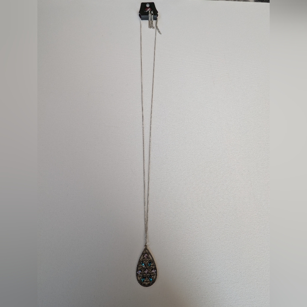 Paparazzi Necklace and Earring set